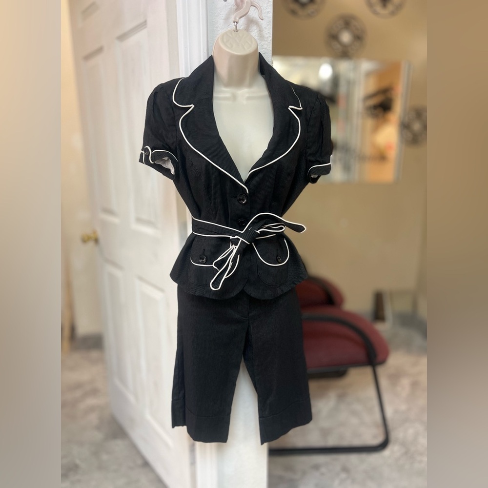 Bebe Black Short Sleeve Suit with White Trim. Jacket 10/Pants 6. EUC!